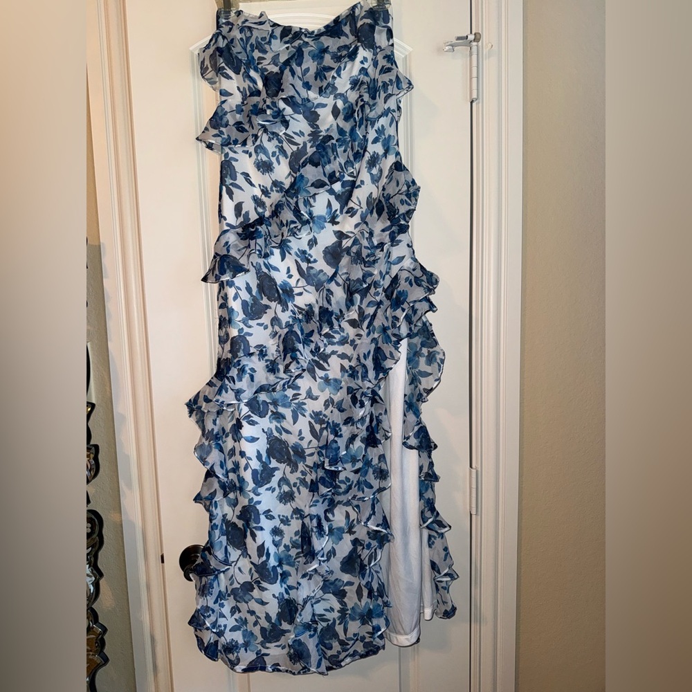 BHLDN Jia Bias-Cut Ruffled‎ Printed V-Neck Gown size 4 - Picture 3 of 11